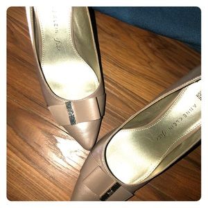 7 1/2 Anne Klein heel!!